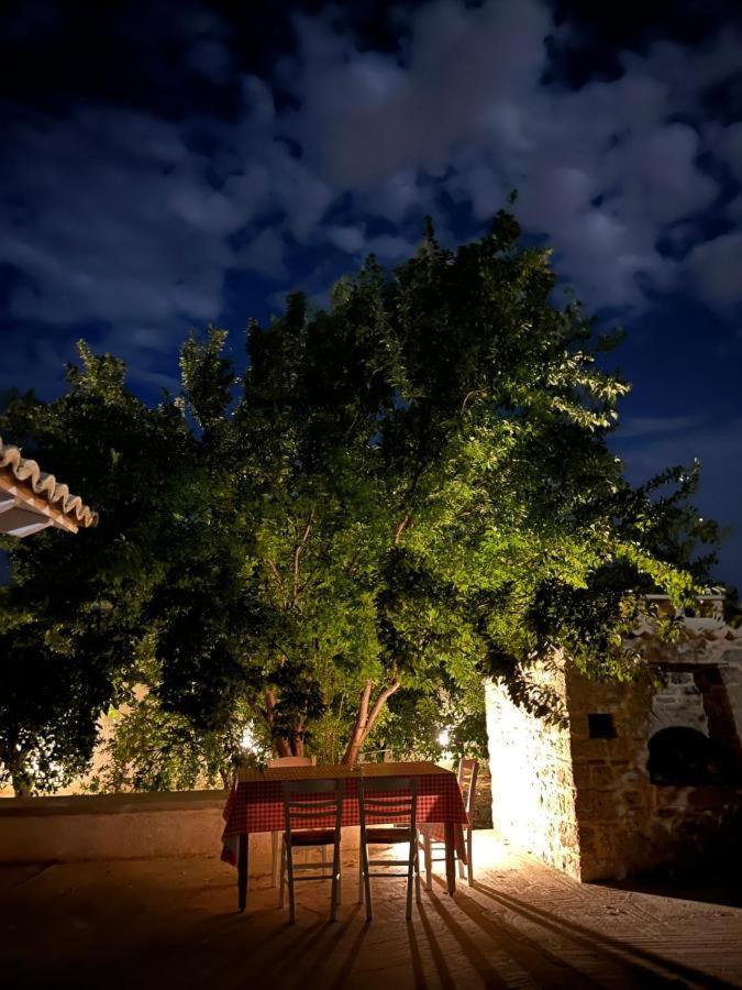 Aνεξάρτητη Παραδοσιακή Πέτρινη Κατοικία Corinth Exterior photo